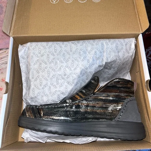 Hey Dude Women's Shoes - Picture 3 of 8